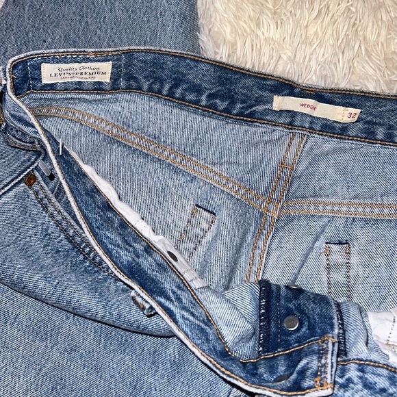 Levi’s womens wedgie raw hem jeans - Picture 3 of 6